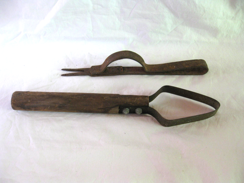 GARDEN HAND TOOLS 2 RARE VINTAGE WEED PULLERS, METAL & WOOD WEEDING TOOLS 10-12" - Picture 6 of 7