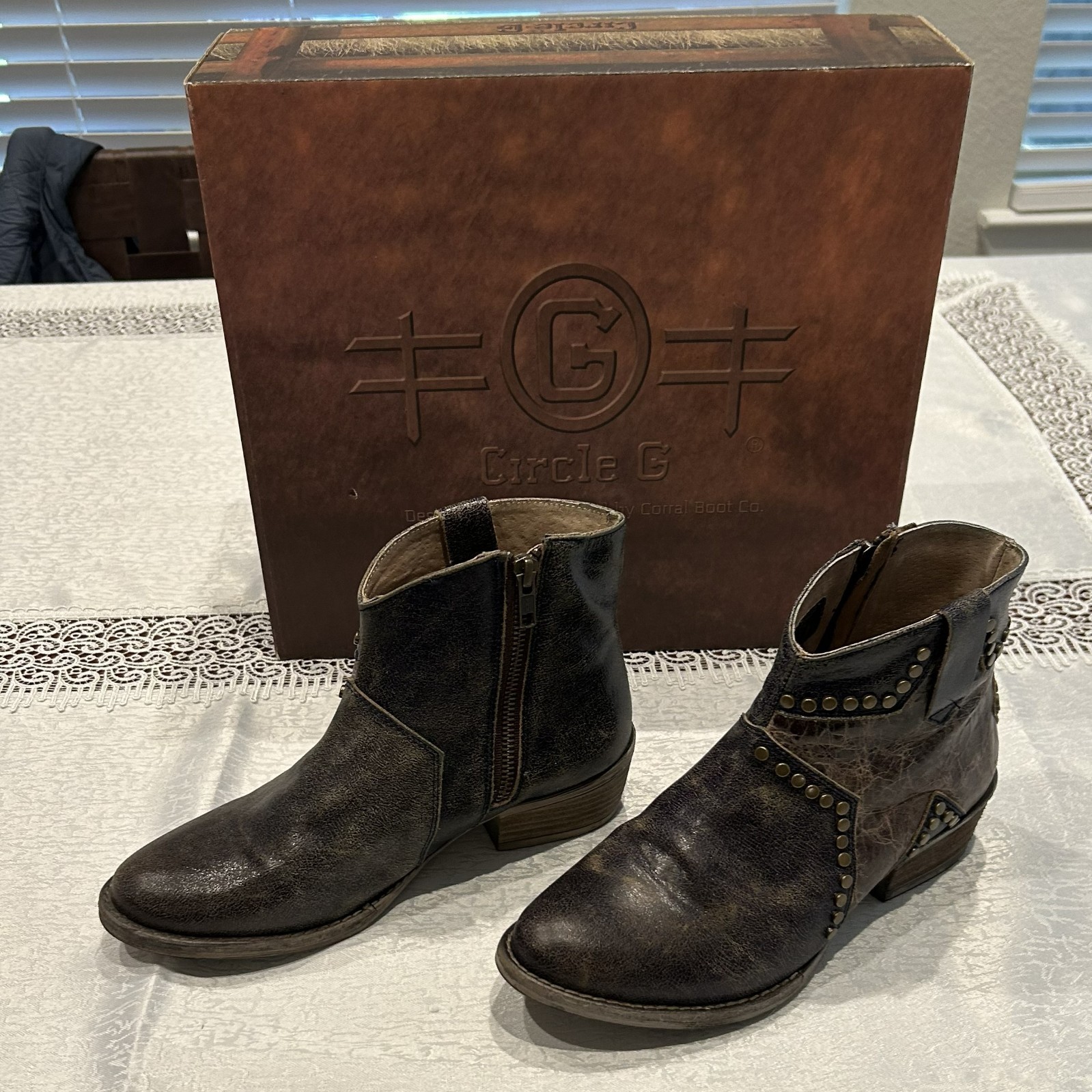 Circle G Corral Womens Size 8 Brown Leather Studded Ankle Boots Western Zip