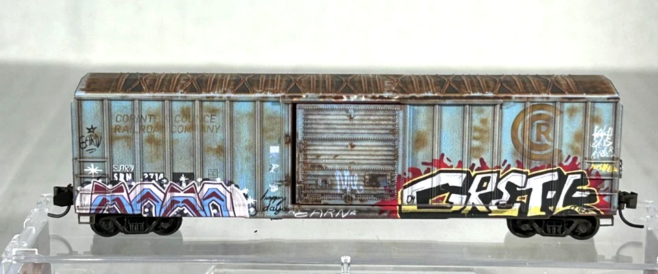 MICRO-TRAINS 50' RIB SIDE BOX CAR WEATHERED/GRAFFITI SRN/ex-C&C 02544141 - Image 4 of 4