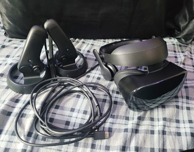 Samsung HMD Odyssey VR Headset w/ Controllers & Cables, Works With Windows 10.