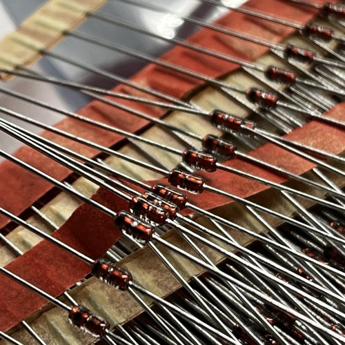 25 PCS ITT 1N750A Zener Diodes - 4.7V 5% 19Ohm 500mW, DO-35 Through Hole Diodes - Picture 6 of 6