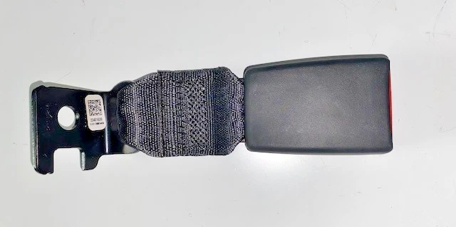 2015-2020 ПОДЛИННАЯ ПРЯЖКА ЗАДНЕГО РЕМНЯ БЕЗОПАСНОСТИ GM, НОВАЯ ОРИГИНАЛЬНАЯ ДЕТАЛЬ, НОМЕР ДЕТАЛИ 19352651 - Изображение 4 из 4