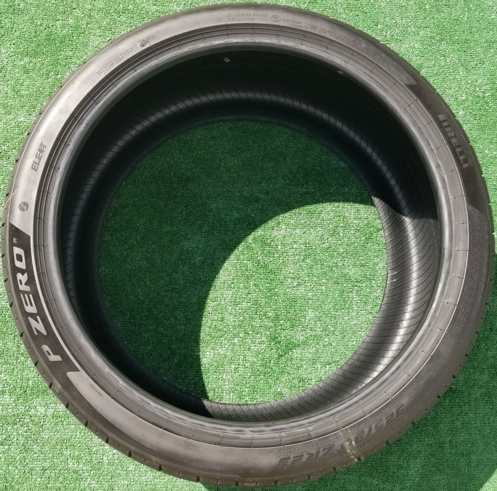 325/30R23 Pirelli P Zero PZ5 Elect Tire L1 Lamborghini Urus SE 325/30ZR23 80%