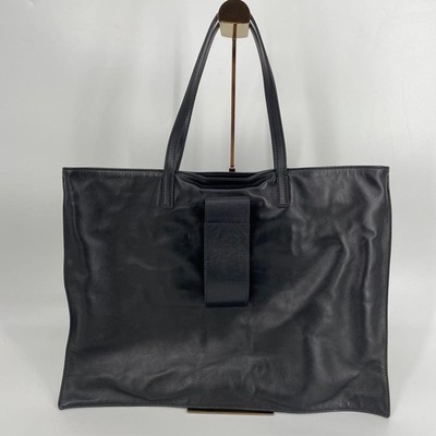 RED VALENTINO Ledertasche - stilvolles & geräumiges Design