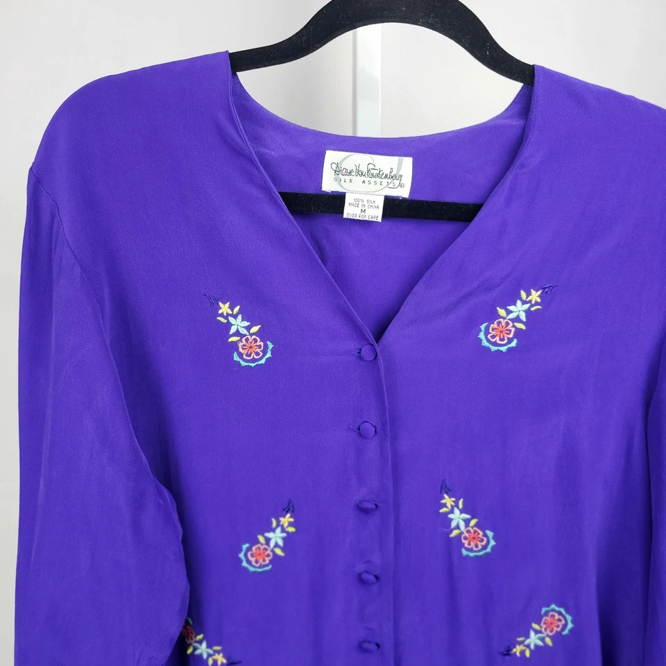 Top vintage de seda Diane Von Furstenberg para mujer talla mediana púrpura bordado floral  Foto 2 de 4