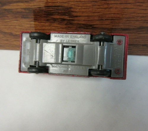 Matchbox original 1-75 : No. 57C-2 Land Rover Fire Truck : 1966 issue : VF - Picture 5 of 7