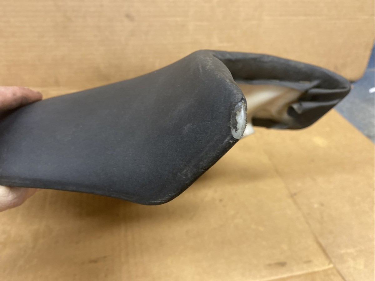 コルビジェ    ヘッドレスト 1993-1995 Kawasaki ZX7R, front driver seat, OEM #9 | eBay