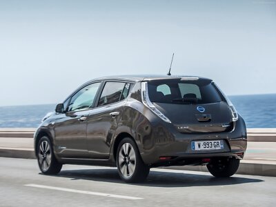 Cars nissan leaf 30 kwh electric Desk Mat Stitched