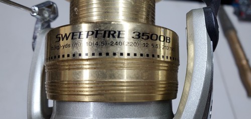 Diawa Sweepfire 3500B Spinning Fishing Reel 0.32-190 Ball Bearings Very Nice - Picture 7 of 8