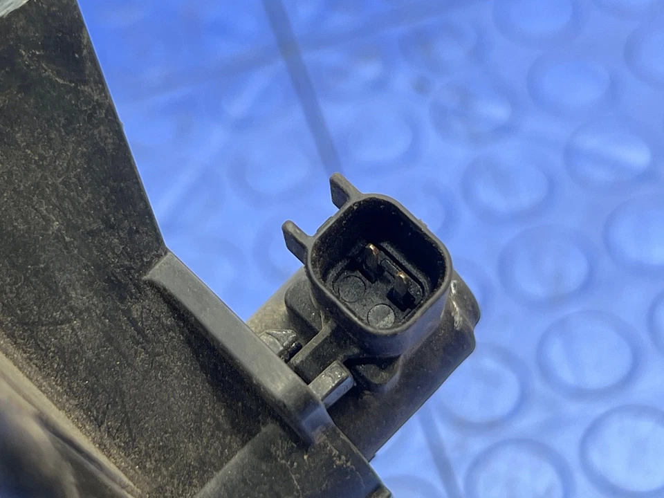 18-22 GMC Terrain Fuel Vapor Charcoal Canister Assembly Genuine OEM 8440786 - Image 3 of 4