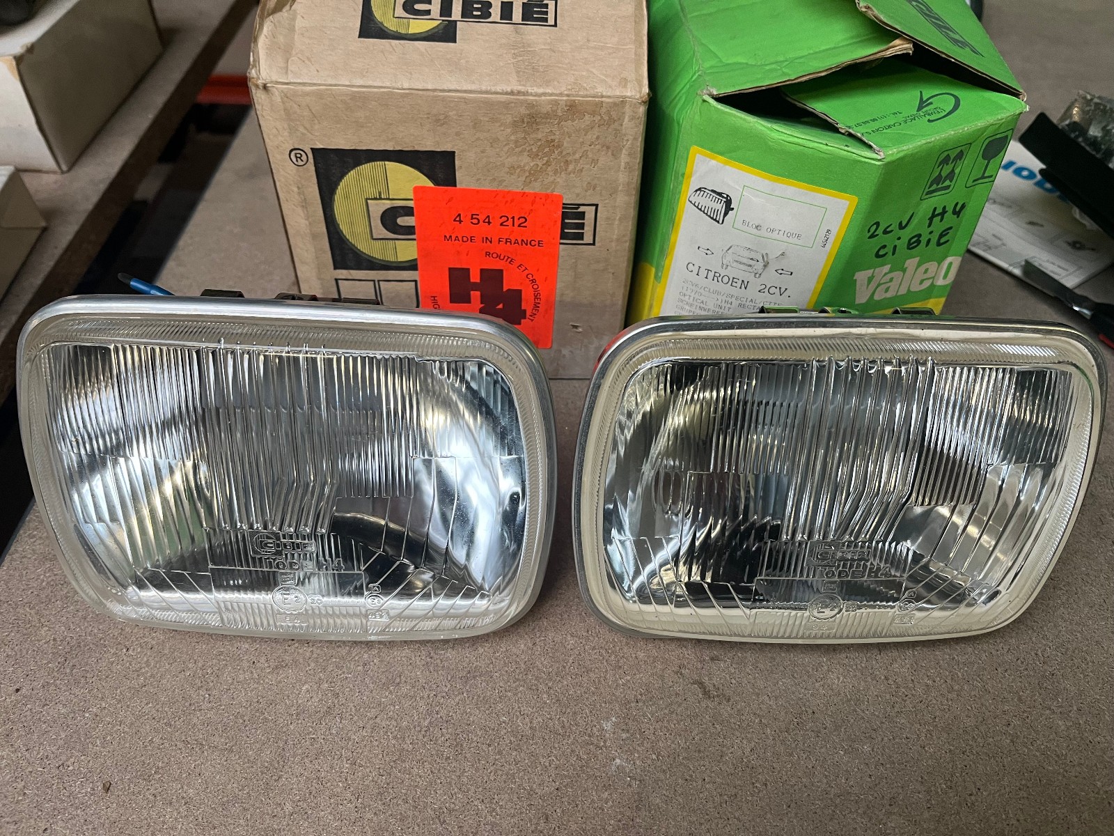 Phares Citroen 2CV neufs pour remplacer vos optiques jaunies