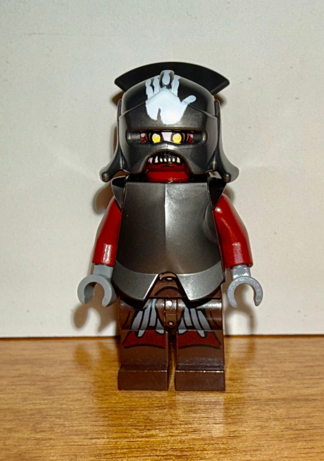 LEGO 9476 Lord of the Rings Minifigure LOR022 Uruk-Hai Orc Handprint Helmet LOTR