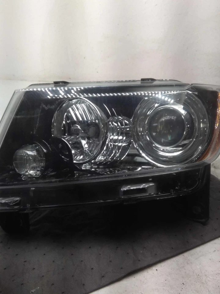 Used Left Headlight Assembly fits: 2013 Jeep Grand cherokee HID LHD Laredo L. Le - Image 2 of 4