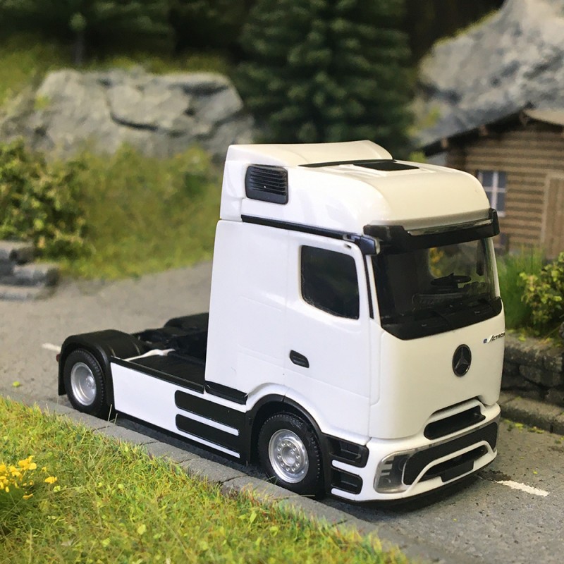 Tracteur routier Mercedes-Benz eActros 600 pour transport longue distance éco