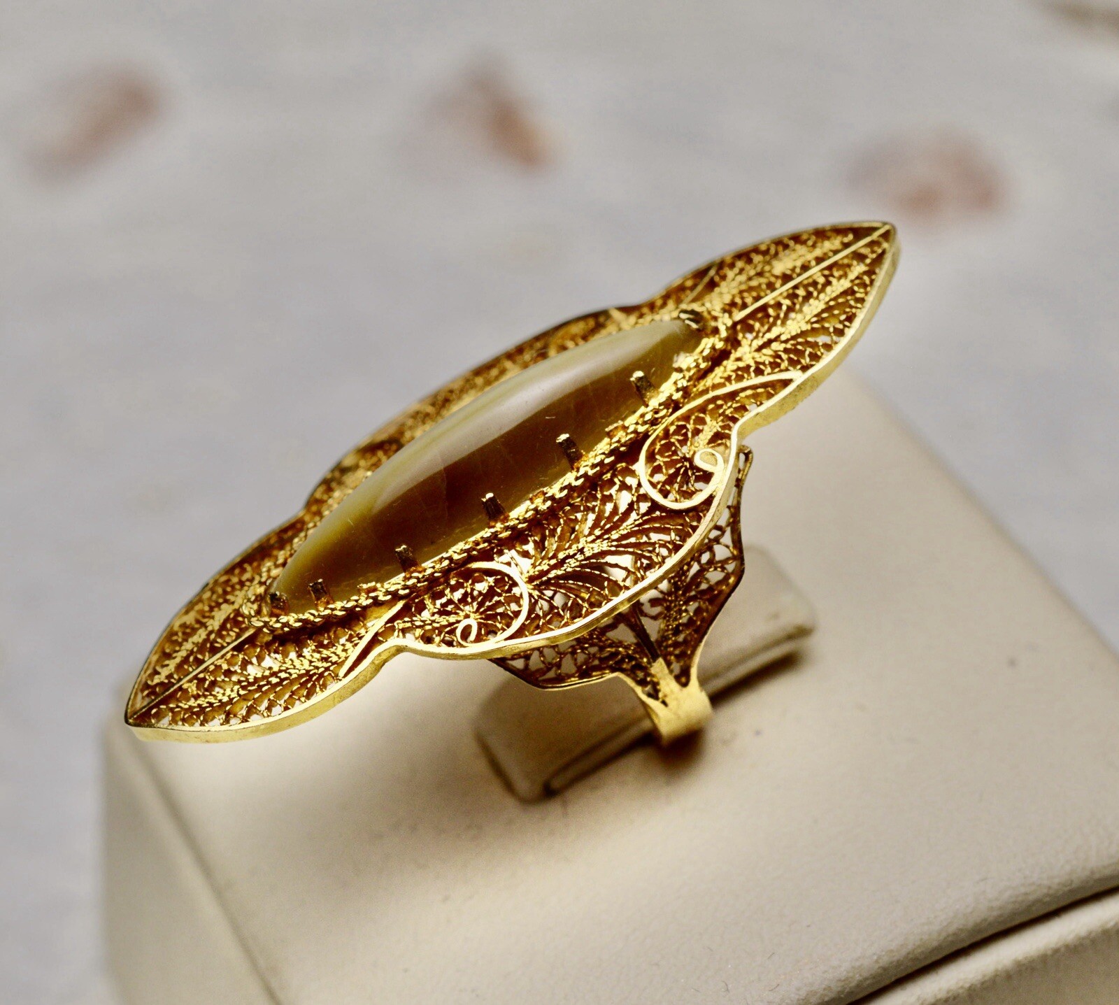 Solid 22K Gold Large Shield Cats Eye Ring Victori… - image 15