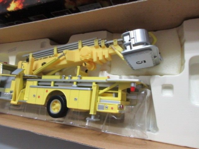 Corgi 1/50 scale Heroes Under Fire Mack CF Tower Ladder