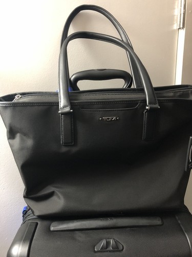 tumi nell tote