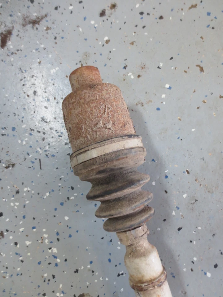 Kubota RTV 500 2008 usado OEM eje de transmisión principal eje de propulsión - desgarrado Foto 4 de 4