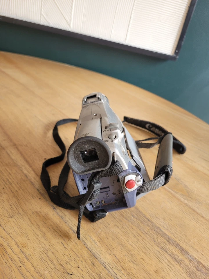 Canon ZR40 NTSC 360 Digital Zoom 18X Handheld Digital Video Camcorder - Image 4 of 4