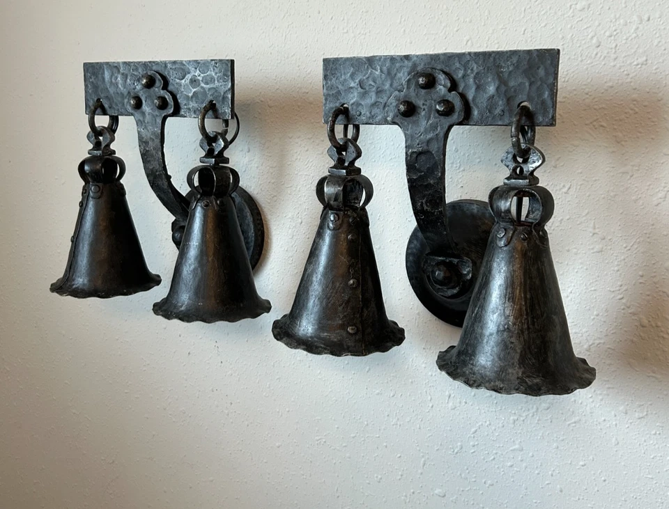 一对1920 - 1930年代锤击铁工艺美术哥特式壁炉 — 第 4/4 张图片