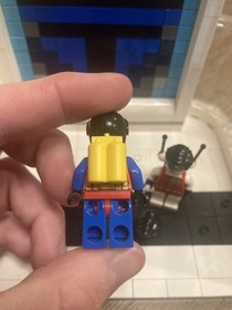 LEGO Batman 7783 The Batcave: The Penguin and Mr. Freeze&rsquo;s Invasion Robin x3 Lot