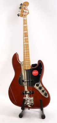Squier Classic Vibe Active '70s Jazz Bass Maple Neck and Black Pickguard (Mocha)