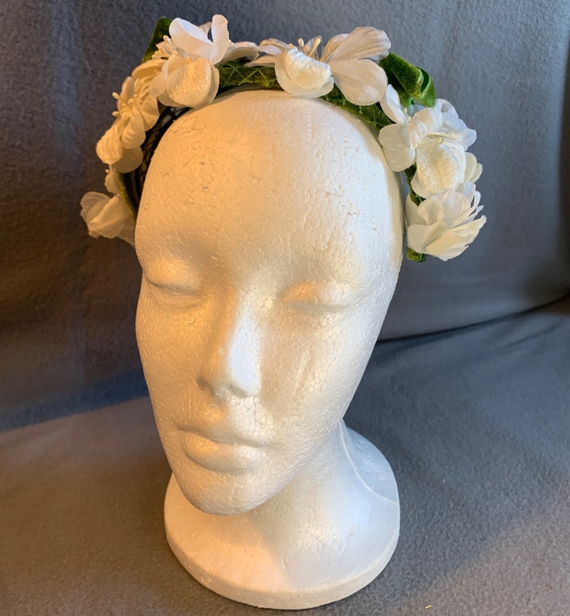 Vintage Ladies Floral Green & White Headpiece Hat Velvet  display picture 1