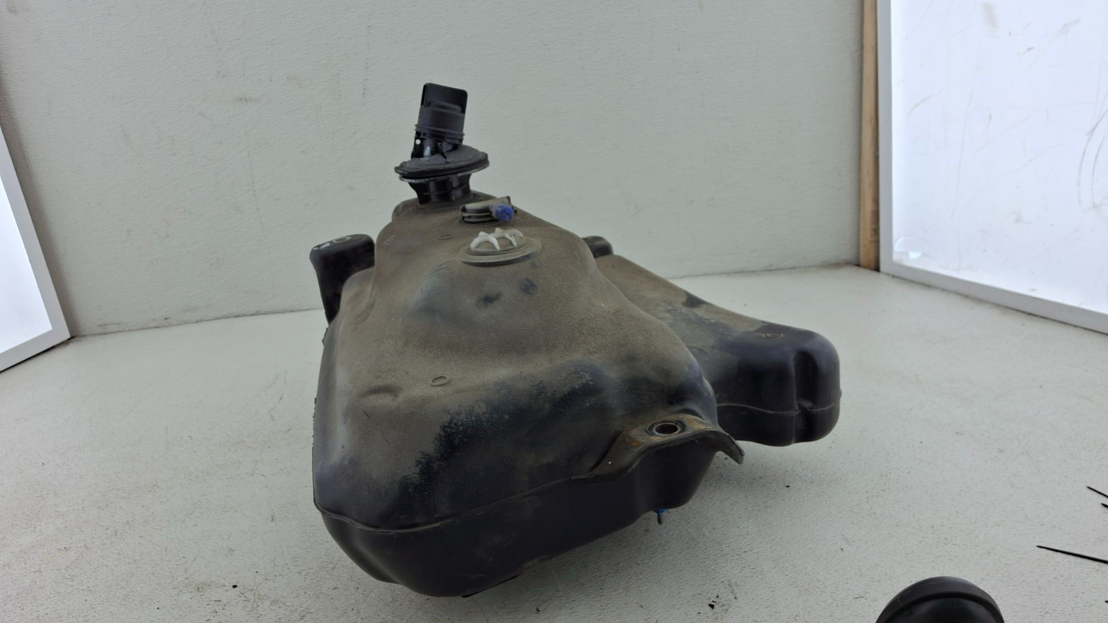2012 - 2015 VW PASSAT TDI DIESEL FLUID DEF TANK PUMP OEM COMPLETE OEM