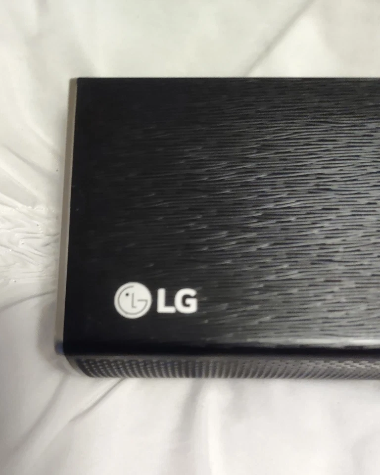 ⭐ SISTEMA SOUNDBAR AUDIO LG MODEL SJ4Y 2.1 CANALI -300W- SOLO SOUNDBAR! ⭐ - Immagine 3 di 4