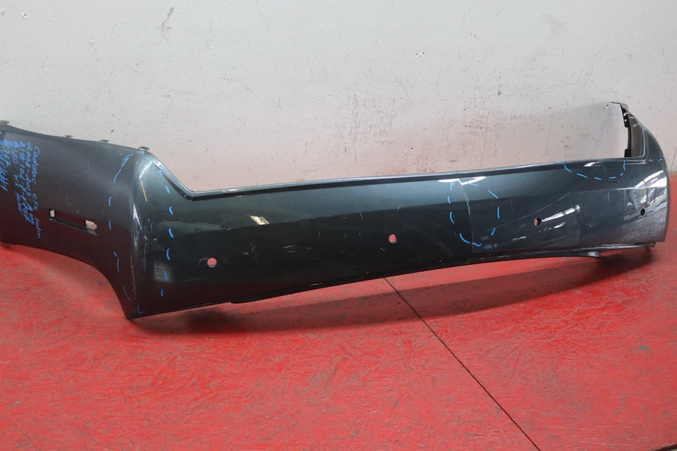 2008 2013 CADILLAC CTS SEDAN REAR BUMPER COVER WITH SENSOR HOLES Foto 3 de 4