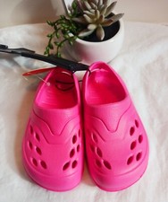 Toddler clog girl shoes.