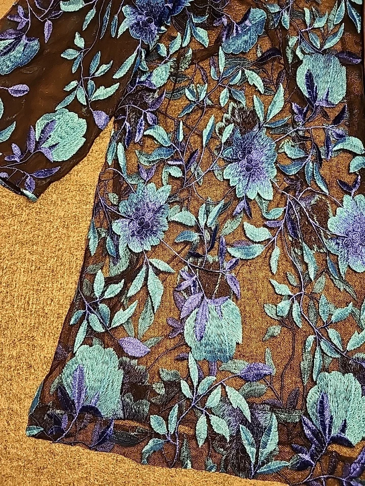 Chaqueta Alex Evenings Mujer 1X Azul Bordado Floral Negra Transparente Frente Abierto Foto 3 de 4