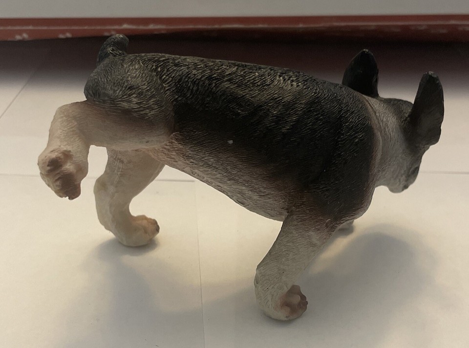 May Rich Company Resin Dog peeing Lifted Leg collectible Boston Terrier