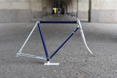 Cadre Vitus 979 Dural – 51 Cm – Bleu Anodisé – Avec Fourche – Rennold