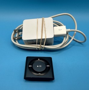 Apple iPod Black Shuffle 4th Generation With Charger Tested Fast Shipping !!!