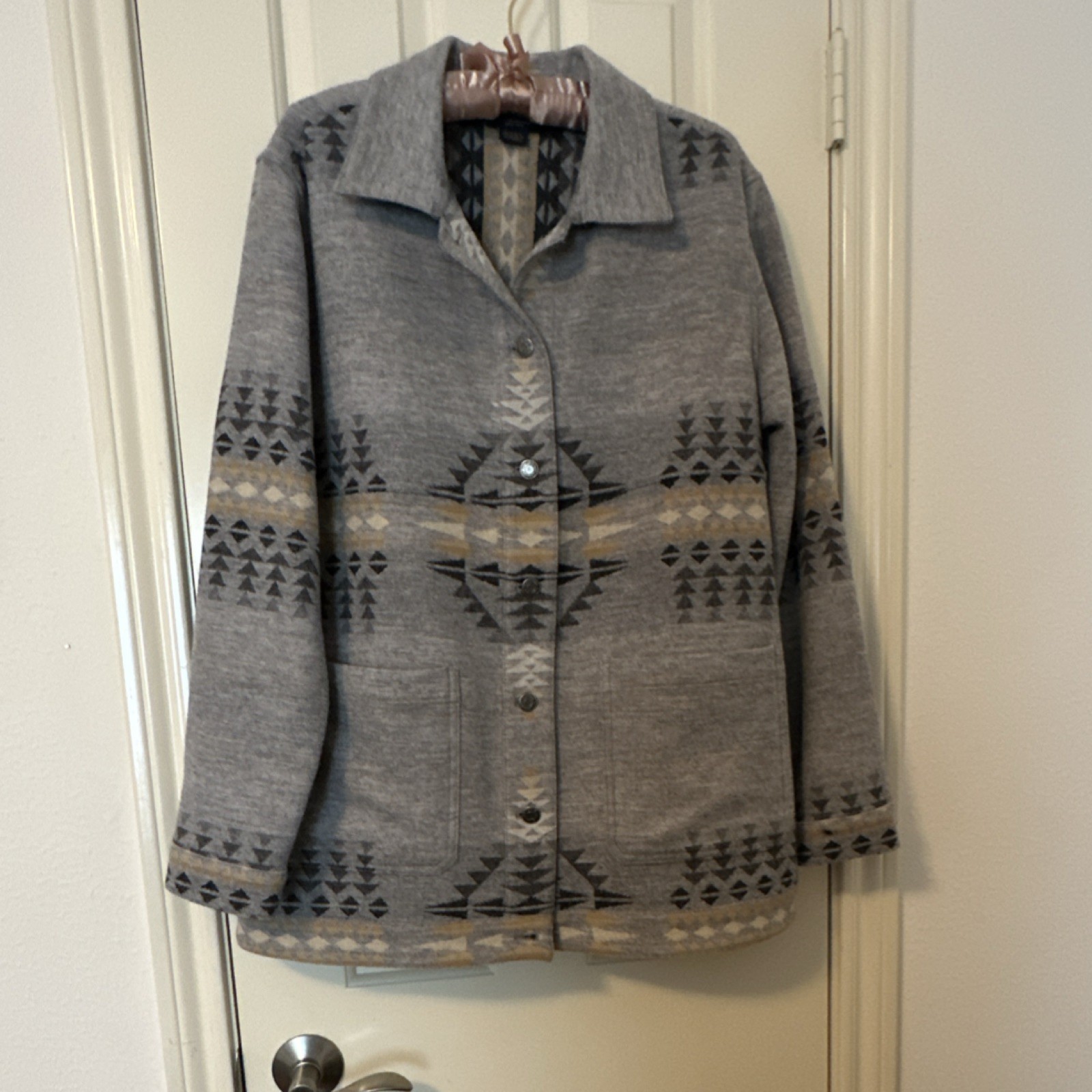 Beautiful Pendleton Women's Geometric Button Jack… - image 1