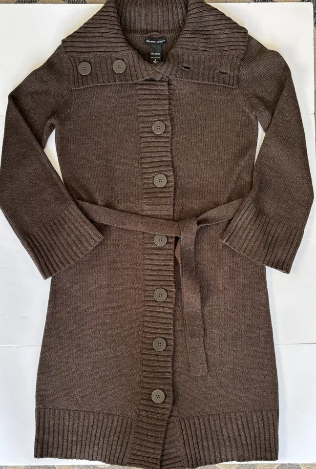 Cárdigan para mujer New York & Co pequeño largo cuello con botones marrón cinturón Cabincore Foto 3 de 4