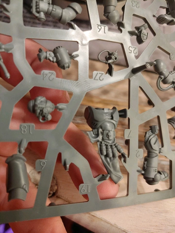 Warhammer 40K Marines Espaciales Ángeles Sangrientos SANGUINARY PRIEST Broca Cáliz de Sangre Foto 2 de 4