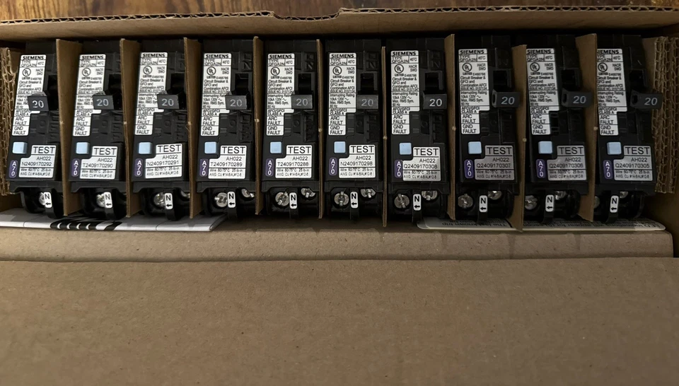 10 PCS Siemens Q120DFN Arc-Fault/Ground-Fault Dual Function Circuit Breaker New - Image 2 of 3
