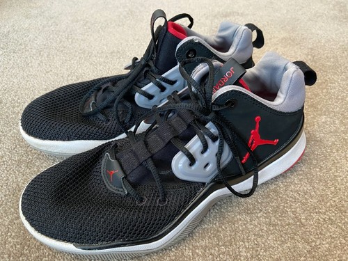 black trainers 5.5
