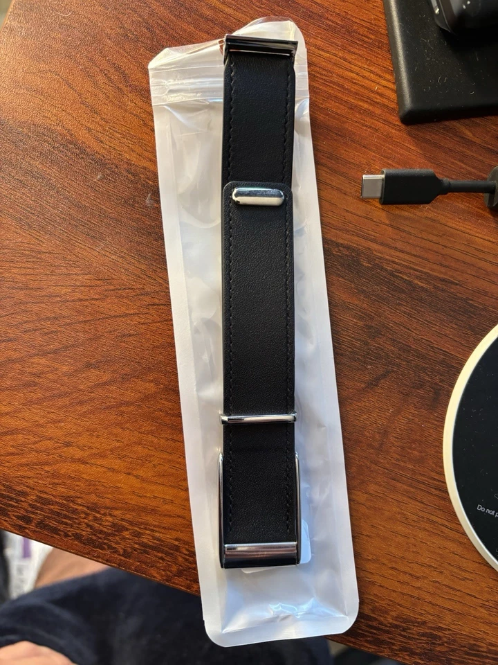 Whoop 5.0/MG Black Leatherluxe Band - Shiny Silver Clasp- Whoop Logo - Image 2 of 4