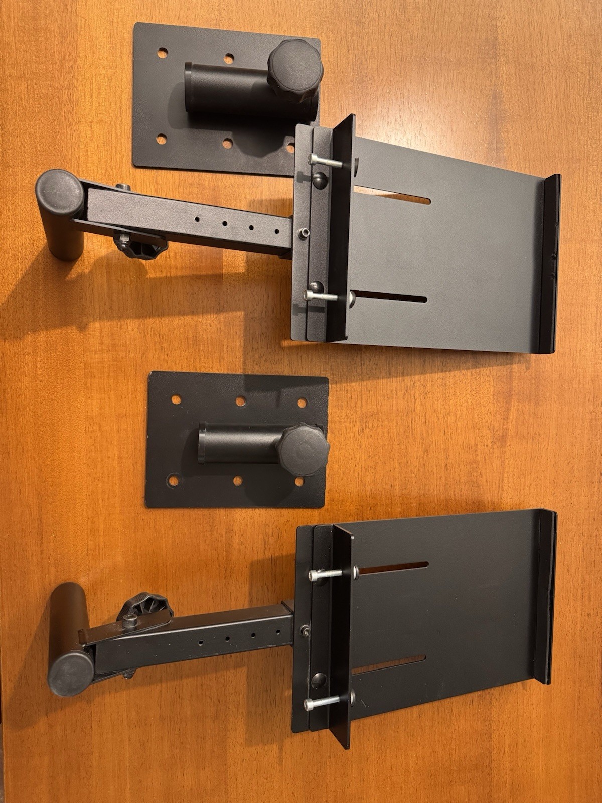 Supporti a parete per casse audio girevoli universali in metallo nero (coppia)