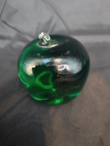 Vintage Green Art Glass Apple 3.5" Paperweight Made In 1976 Polished Bottom - Picture 4 of 8