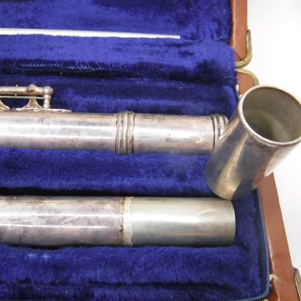 Gemeinhardt M2 Flute Elkhardt, IND. Pre-owned. Lovely brown leather case. - Image 2 of 4
