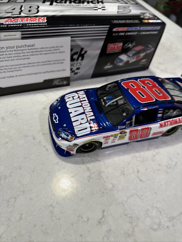 Coche de acción Dale Earnhardt Jr #88 Guardia Nacional AMP Energy 2010 1:24 C880821NGEJ Foto 4 de 4