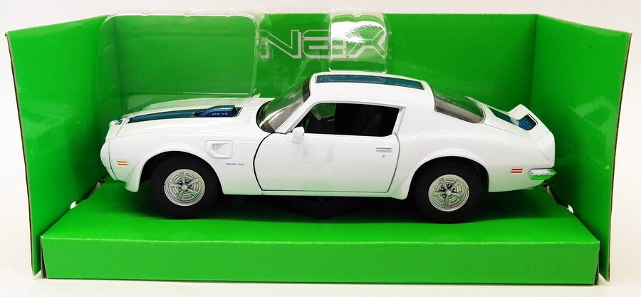 Welly 1/24-27 Scale 24075W - 1972 Pontiac Firebird Trans Am - White/Blue - Image 3 of 4