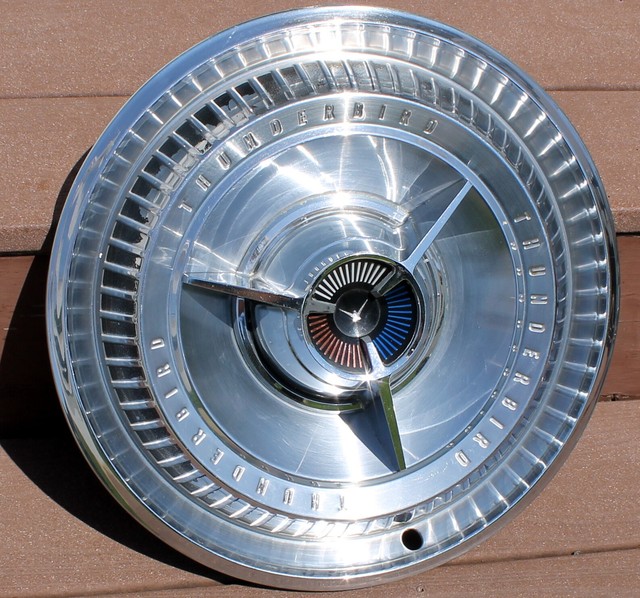 (1) 1965 FORD THUNDERBIRD 65 TBIRD LANDAU 15" SPINNER HUBCAP WHEEL