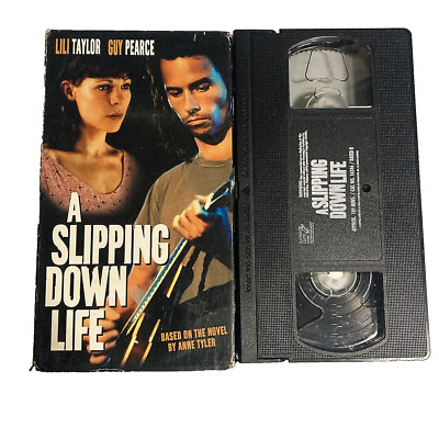 A Slipping Down Life (1999), VHS Movie, Lions Gate Home Ent. (2004), G. Pearce