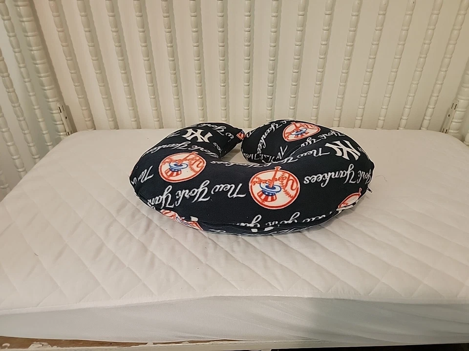 Funda de almohada Boppy hecha con vellón de los Yankees de Nueva York Foto 2 de 2