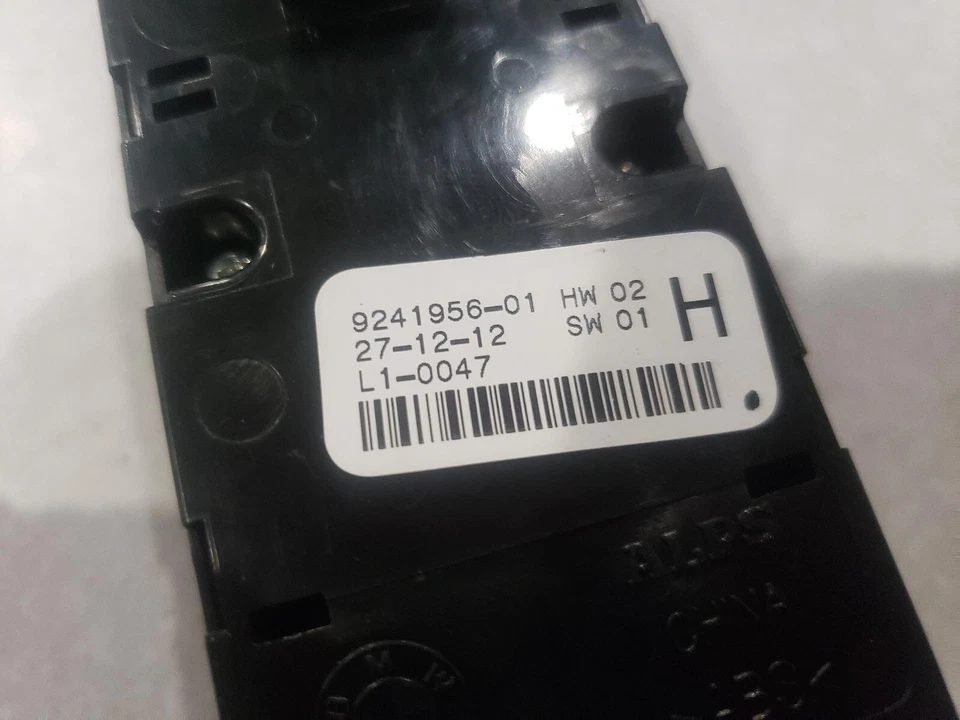 14 15 16 17 Interruptor de espejo retrovisor e ventana BMW M6, 4 puertas (Gran Coupé) VER OPCIONES Foto 3 de 4